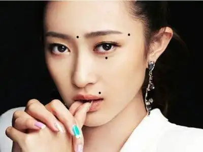 女人脸上的五颗旺夫痣