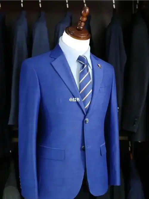 被准新郎找疯了的一款宝蓝色西装