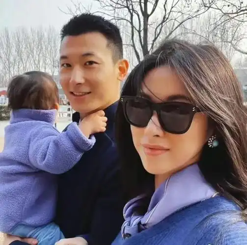 演员朱珠经历4段感情后终遇真爱她的人生随性又精彩