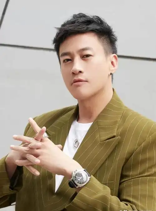 《风云》21年后演员现状,第三猪皇已逝,何润东娶柜台女职员