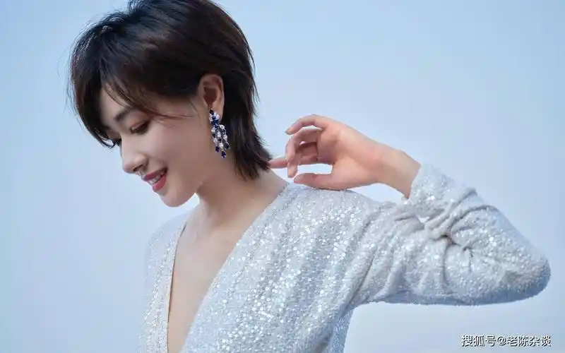 真乃人间极品!万茜写真赏