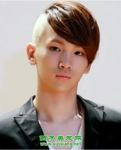 男士阴阳头发型