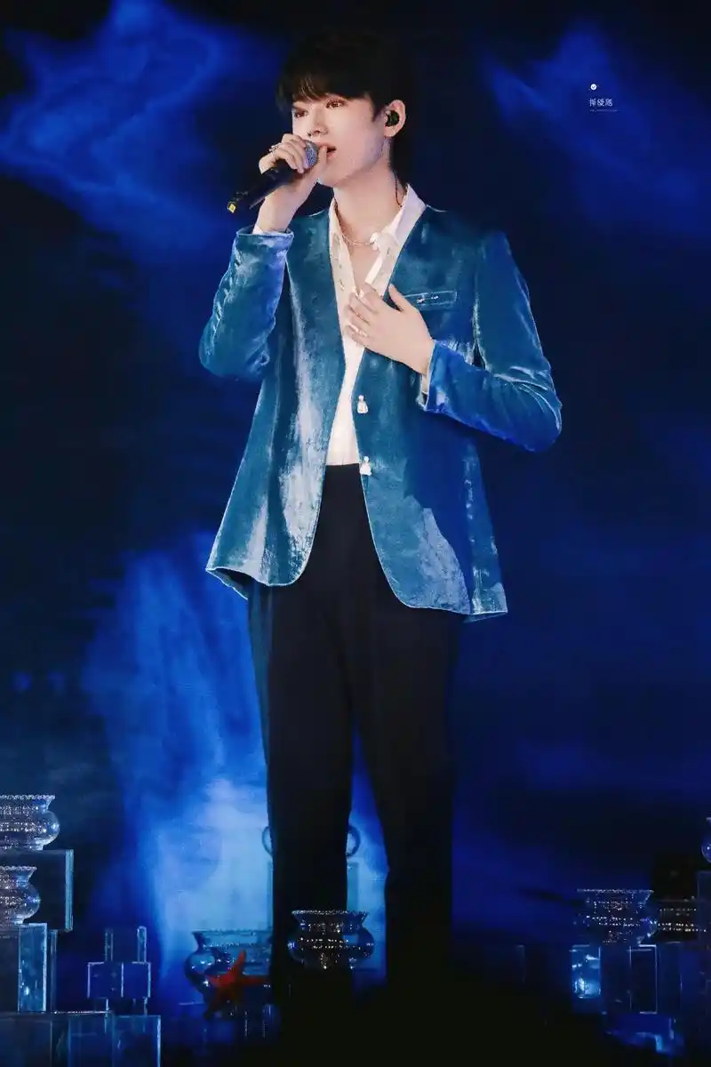 宋亚轩 #时代少年团宋亚轩 #宋亚轩舞台  轩轩舞台照   - 抖音