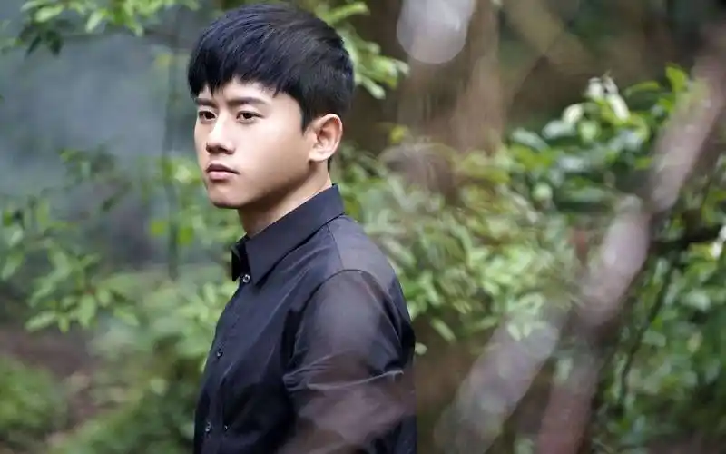 张杰用餐遭遇惊险,骨头卡喉紧急手术,幸得及时脱险