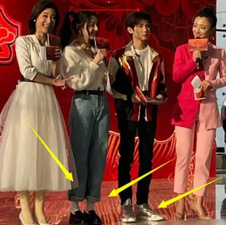 王源官方身高1米7,当他与1米68的热巴同框时,差距一眼便知