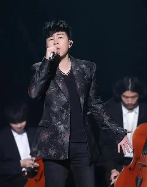 胡彦斌老师穿了我设计的西服