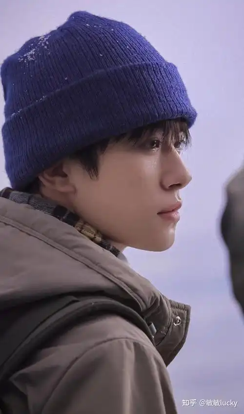 易烊千玺高清小众壁纸