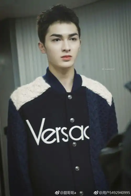 朱正廷机场图手机壁纸