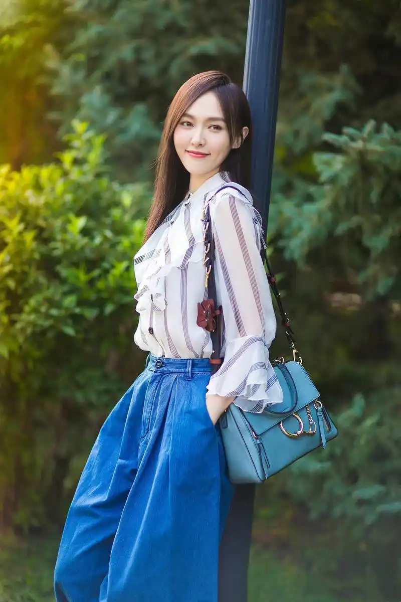 原创36岁唐嫣教你穿搭如何穿出好身材既能穿出甜又能穿出盐