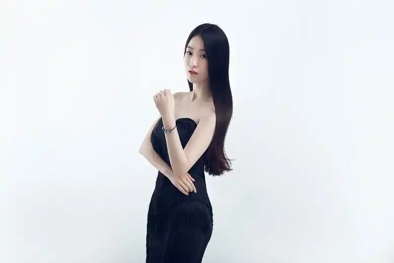 东方晴儿酷狗首秀 七夕嗨唱情歌观众耳朵"怀孕"