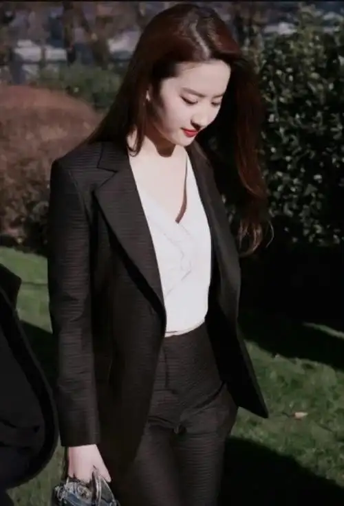 刘亦菲眼神杀##刘亦菲纯白西装