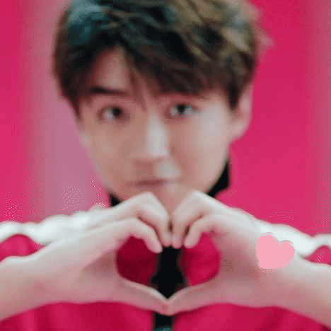 王俊凯花式比心合集快来接收少年的心动狙击