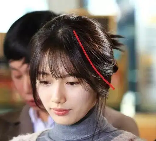 空气斜刘海好还是八字刘海好