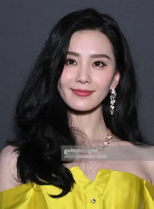 外媒镜头下的国内明星,大写的真实,刘亦菲变普通,刘诗诗扛住镜头