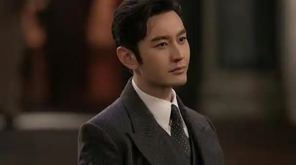 今天我要聊的就是电影《志愿军:雄兵出击》以及其中的主演黄晓明