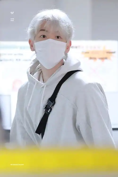 论私服的少年感,男友感和初恋感——边伯贤私服的心动指南