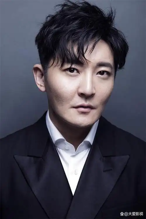 郭京飞,中国内地男演员,出演了多部优秀电视剧如[琅琊榜],[都挺好]等