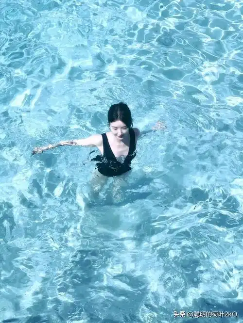 毛晓彤海边休闲度假美图