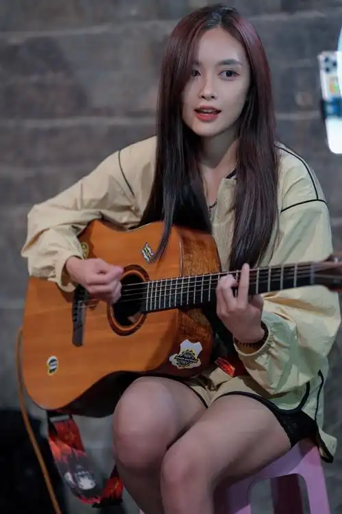 30 人美歌甜抖音女神,华语女歌手韩小九空降新城控股集团汉中吾悦广场