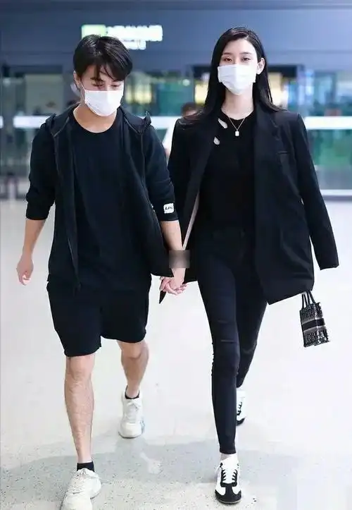 如果按照偶遇者描述的那样,何猷君的身高显然还不足170cm,此前夫妻俩