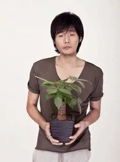 38岁李荣浩15岁辍学19岁车祸险丧命10年幕后终逆袭成导师