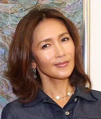 她嫁给了比金城武还帅的男人冲浪意外毁容却被宠了整整17年