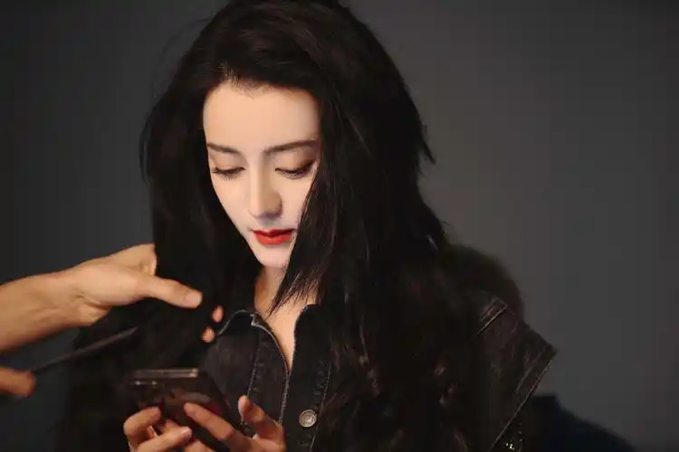 迪丽热巴有哪些美到让人心脏漏一拍的神图? - 知乎