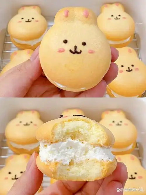 今天,我要为大家介绍一款萌萌可爱,色香味俱佳的小兔子夹心蛋糕.