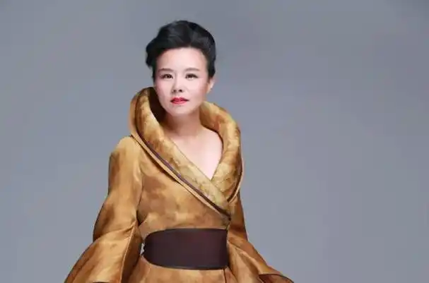 炮轰王菲撕春晚遮羞布,凭一己之力惹毛佛教,参加浪姐再次翻红