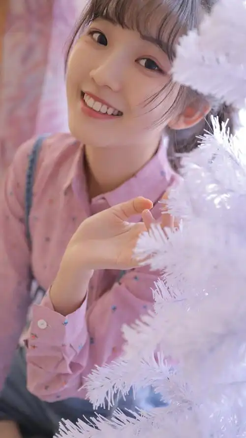 俏皮可爱丸子头美女写真手机壁纸