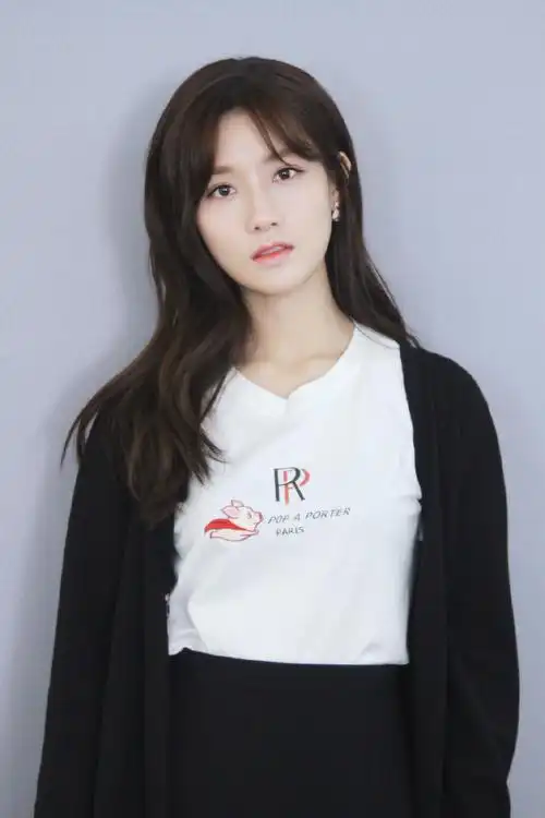 1/ 12 陈意涵,曾用艺名爱菲儿,1997年10月17日出生于福建省,中国内地