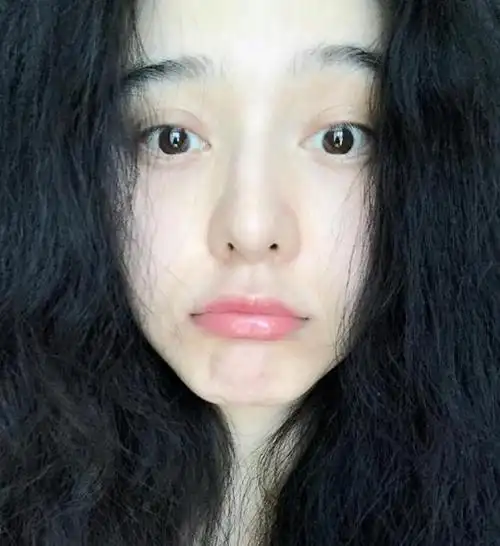 范冰冰晒素颜照嘟嘴卖萌 支招网友减肥诀窍撒狗粮