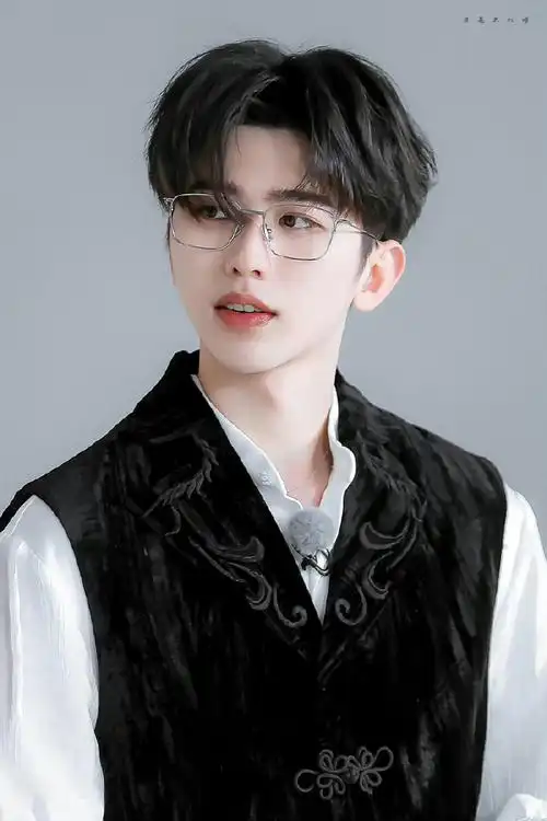 蔡徐坤##蔡徐坤范思哲全球品牌代言人##蔡徐坤avia全球品牌代言