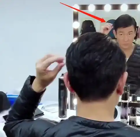 刘德华为电影尝试新发型烫完效果引爆笑白头发藏不住惹人心疼