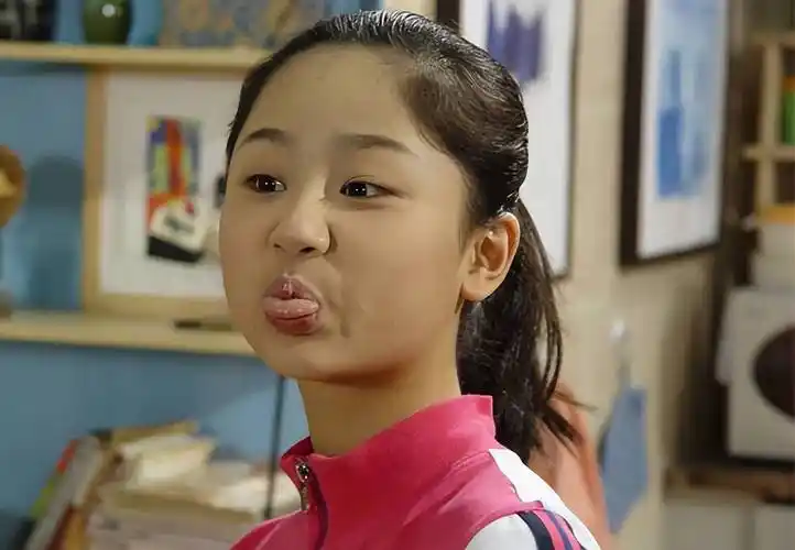 "童星"出道的她,凭借着《家有儿女》,红遍了大江南北.