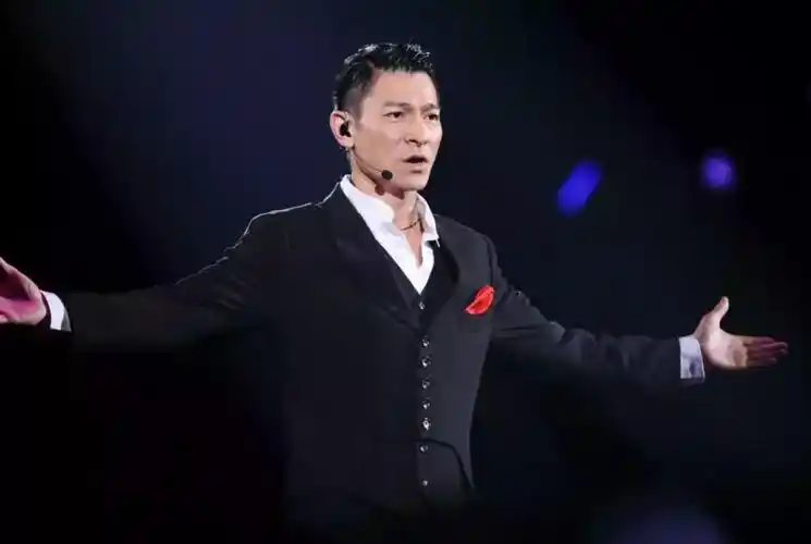 刘德华演唱会只唱了3首歌就取消刘德华身体不好对不起