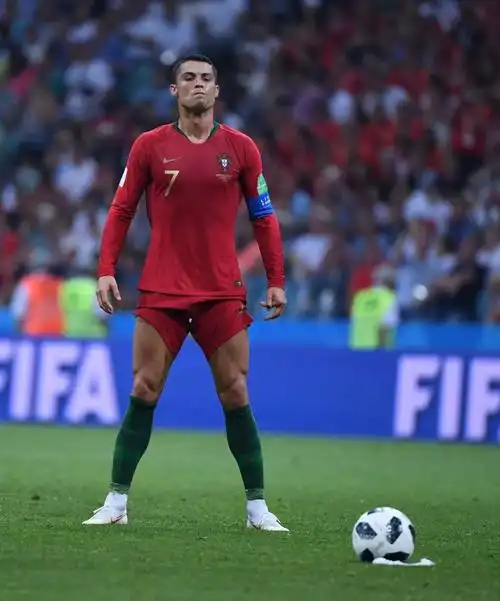 3:3战平西班牙队在一场史诗级的对决中帮助葡萄牙队如同天神下凡的c罗