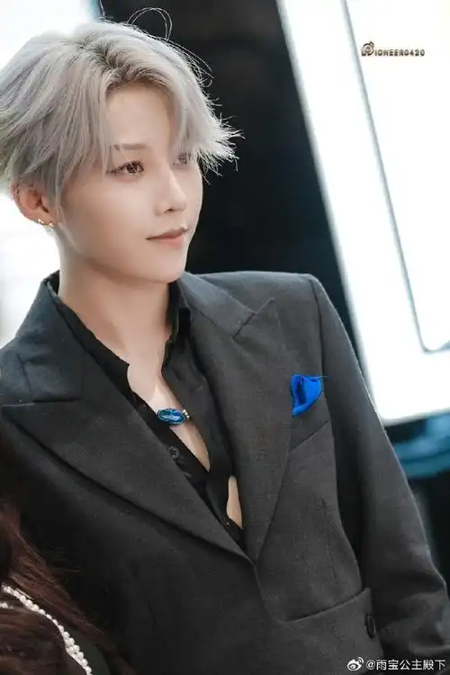 刘雨昕法国希思黎睿秀护发品牌代言人##迪奥品牌大使刘雨昕##刘雨昕