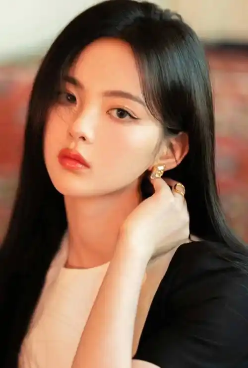 原创杨超越惊艳亮相美白大长腿吸睛无数内娱美腿新标杆诞生