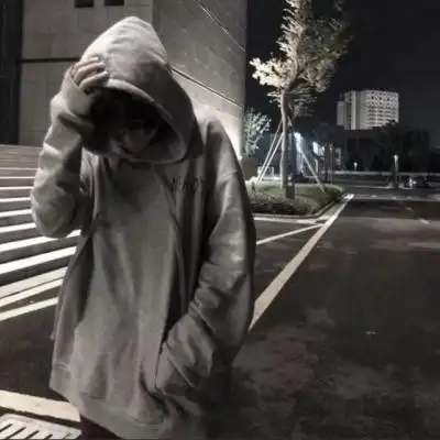 男生失落低头的头像合集男生低头伤感图片