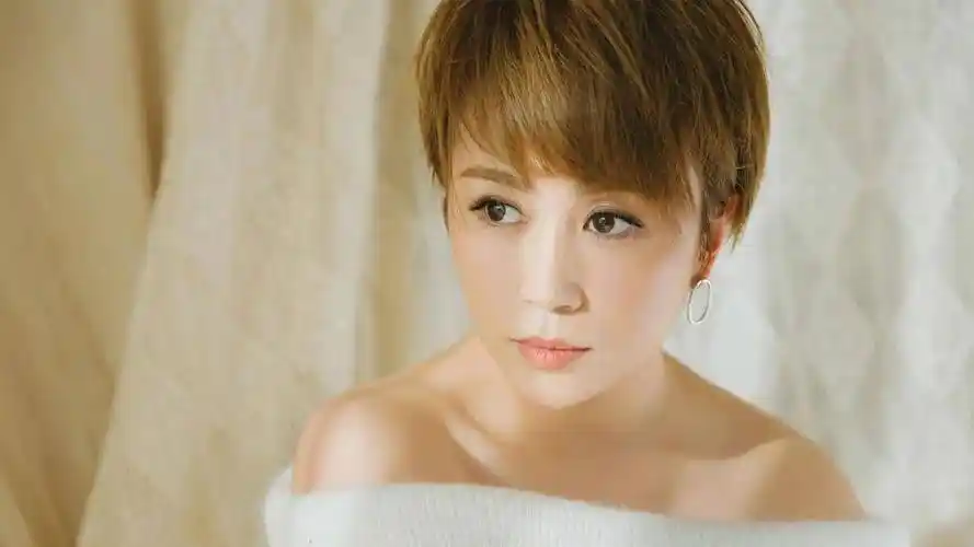 被渣男抛弃,嫁给小11岁男友,38岁才生子的马丽,真的幸福吗?