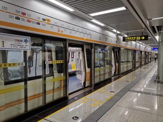 时隔53天郑州地铁回来啦郑州地铁1号线2号线一期城郊线恢复运营首日