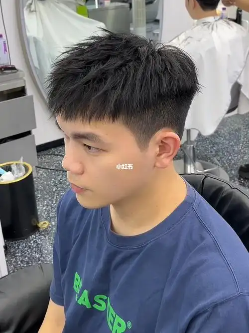 超百搭男生短发 8cm推荐款小碎盖 适合脸型:鹅蛋脸 圆脸 方脸男生