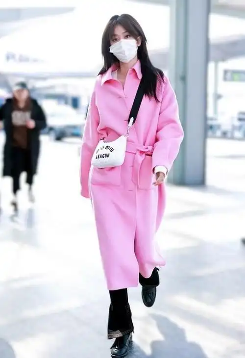 粉色服装的搭配推荐