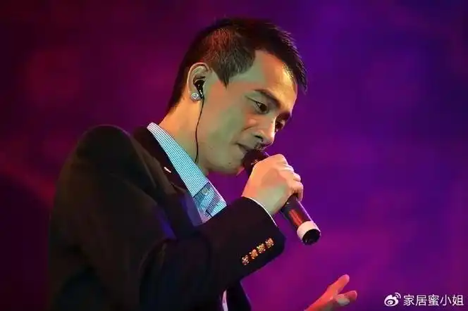 "山鸡哥"陈小春:住着上亿豪宅,却连几件像样家具都没有!