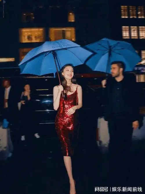 倪妮这组撑伞照真的是太绝了