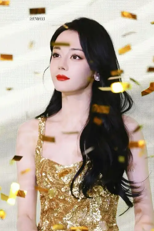 #迪丽热巴爱琴海##迪丽热巴高定首穿#