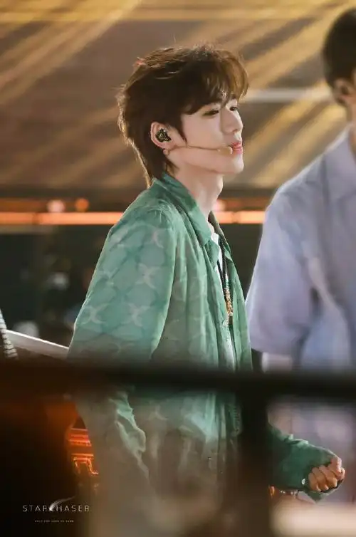 宋亚轩超话78"第一眼再没有比这更美的童话"96@时代少年团-宋亚轩