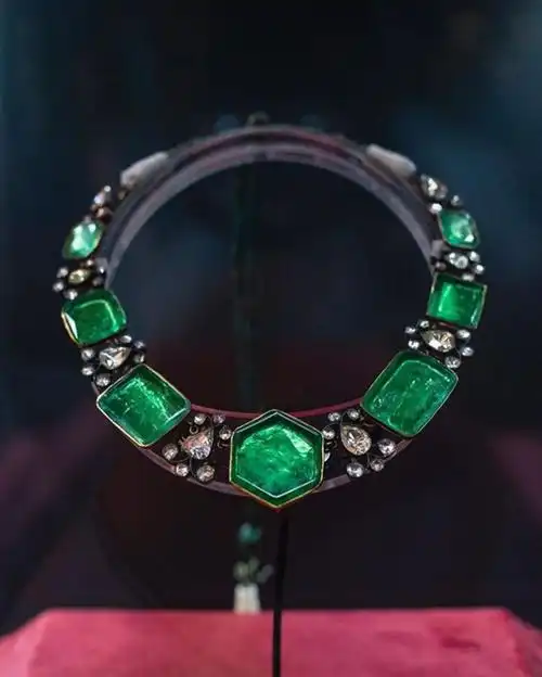 佳士得拍卖会精品珠宝鉴赏六|钻石|胸针|古董|世纪|祖母绿_网易订阅