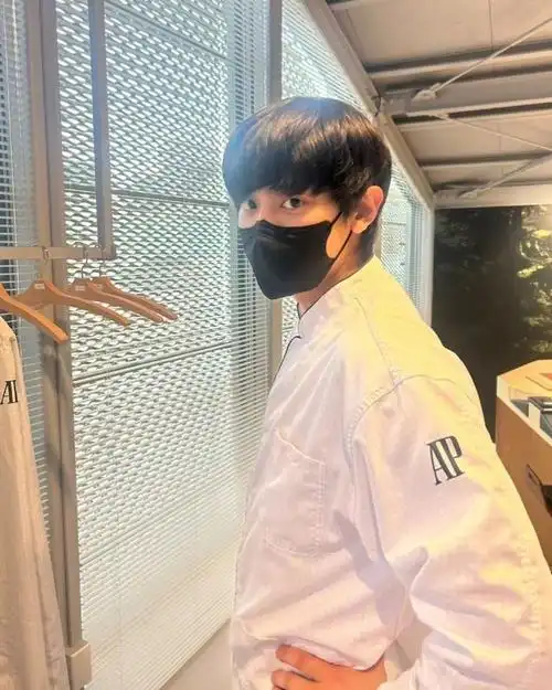 朴灿烈超话#朴灿烈唯一官方门面#  240410灿烈ins更新一则  【美食之